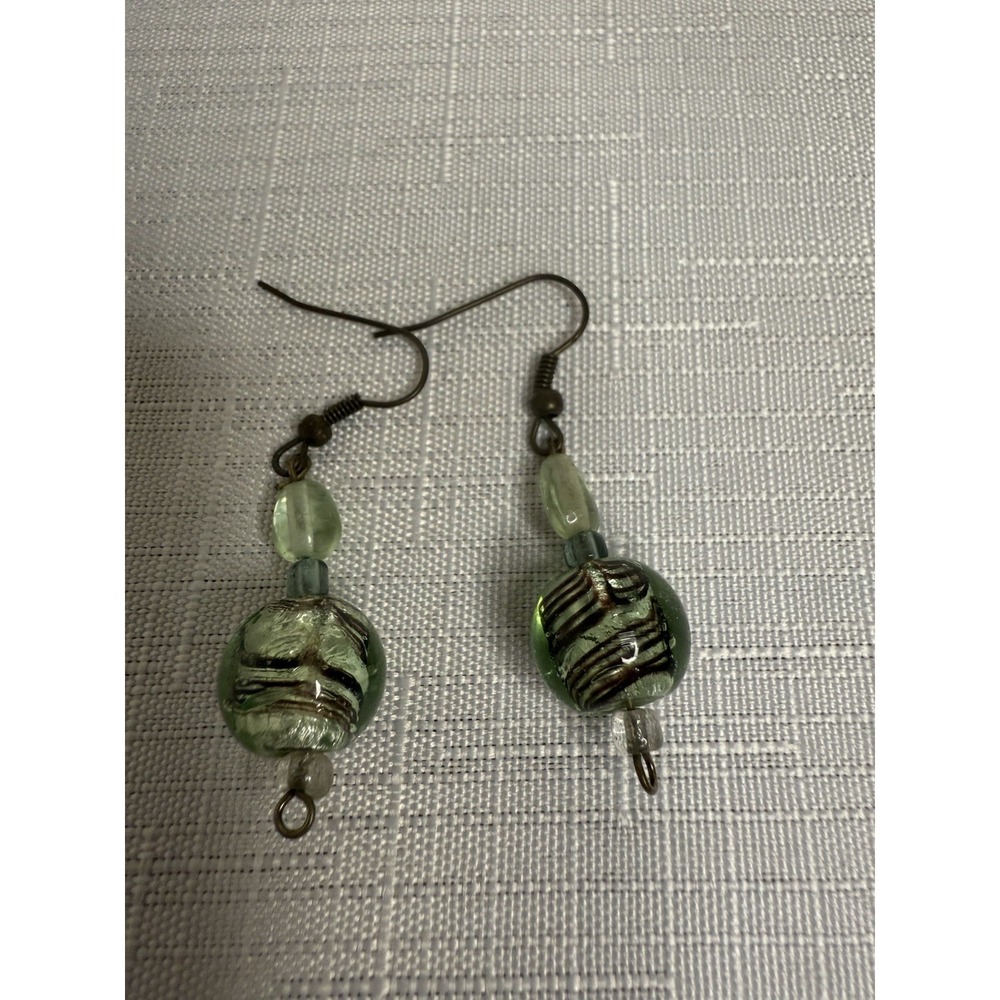 Vintage green glass beads earrings‎